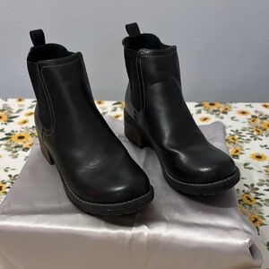 Eastland Jasmine Black Chelsea Ankle Boots with Elastic Panels